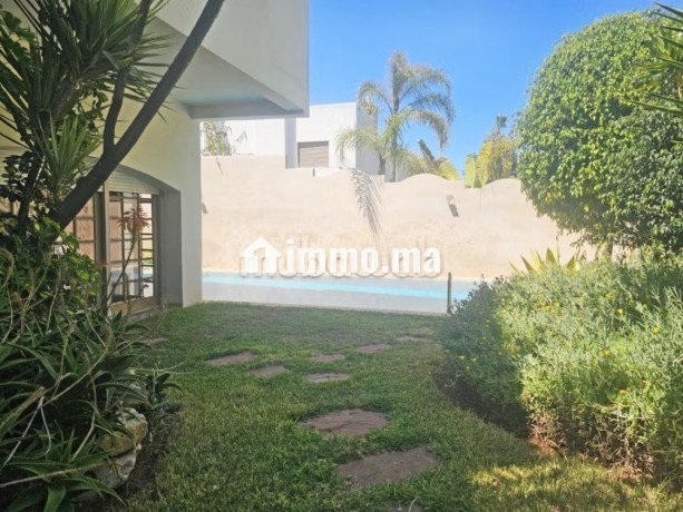 villa-de-charme-a-vendre-a-ain-diab-dans-un-lotissement-securise-big-9
