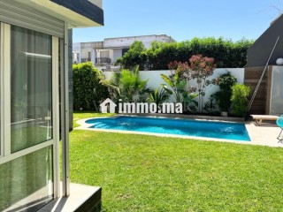 vente-magnifique-villa-4chambres-avec-piscine-residence-fermee-bouskoura