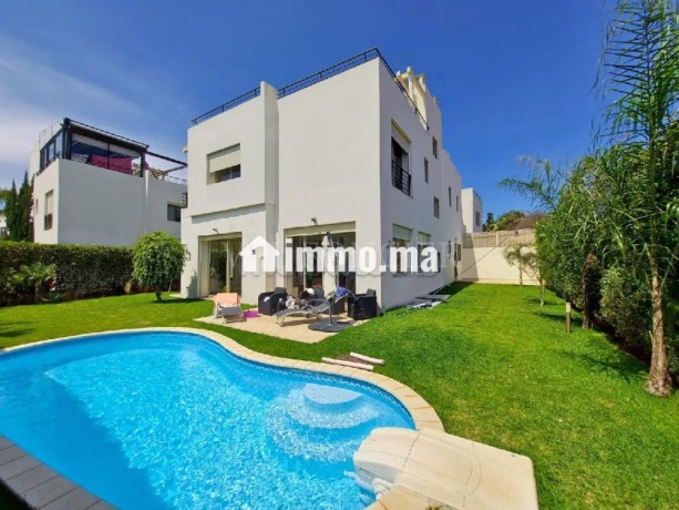sublime-villa-500m2-en-location-vide-sur-les-hauteurs-de-ain-diab-casablanca-big-0