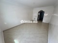 location-a-belvedere-salon-deux-chambres-vide-small-1