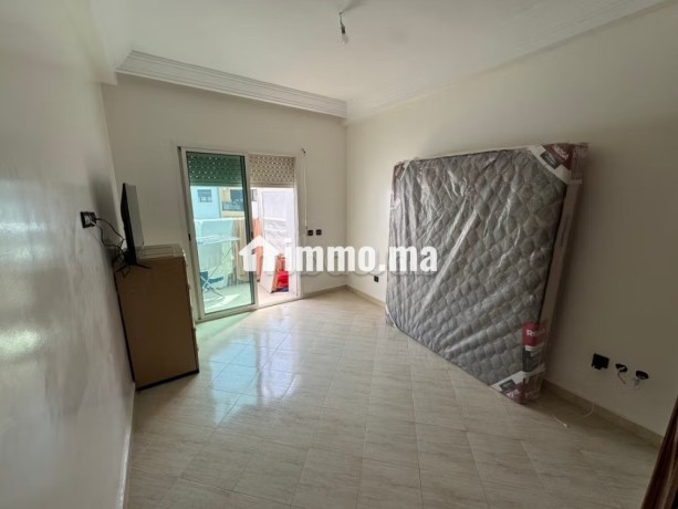 location-a-belvedere-salon-deux-chambres-vide-big-3