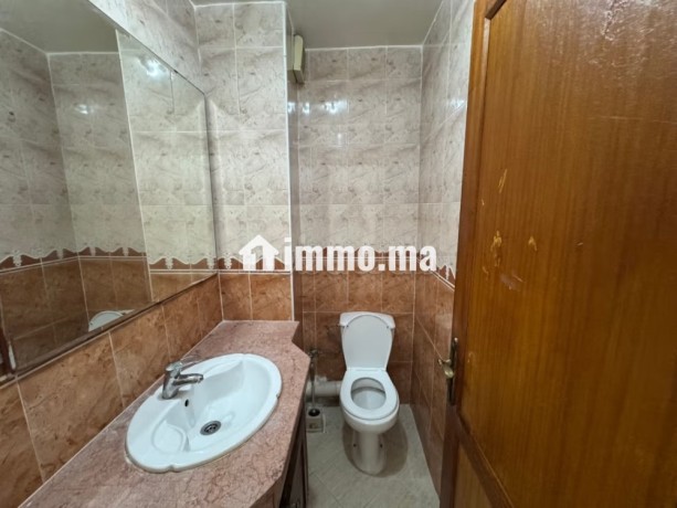location-a-belvedere-salon-deux-chambres-vide-big-6
