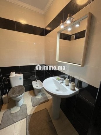 appartement-a-cote-du-terrain-big-0