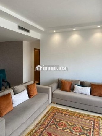 bel-appt-meuble-2-chs-en-etage-elevee-big-3