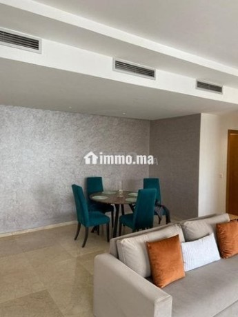 bel-appt-meuble-2-chs-en-etage-elevee-big-4