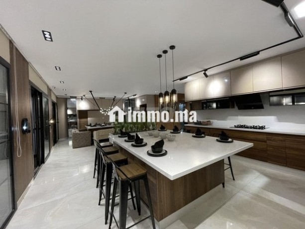 villa-de-luxe-a-vendre-4-facades-piscine-big-11