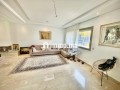 une-villa-de-prestige-de-251-m2-small-19