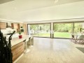 une-villa-de-prestige-de-251-m2-small-4