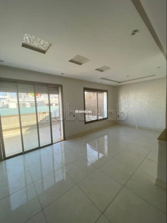 appartement-en-location-a-agdal-3-chambres-garage-et-terrasse-big-1
