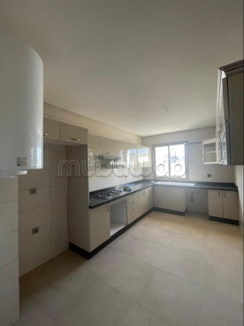 appartement-en-location-a-agdal-3-chambres-garage-et-terrasse-big-2
