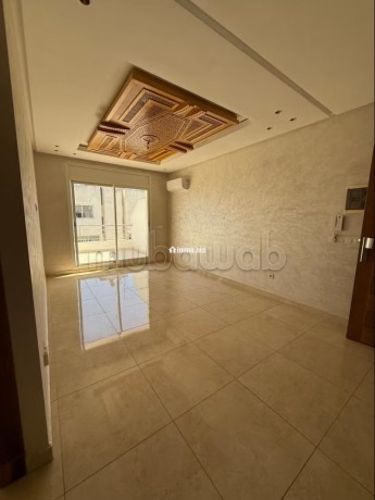 location-dun-appartement-a-agdal-1-chambre-service-de-concierge-et-climatisation-big-0