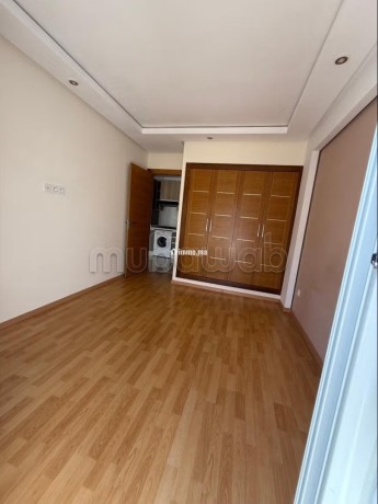 location-dun-appartement-a-agdal-1-chambre-service-de-concierge-et-climatisation-big-3