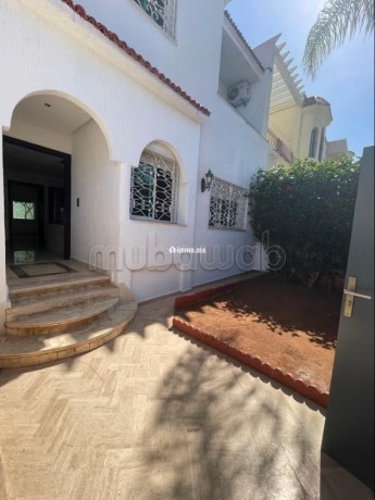 location-villa-de-haut-standing-a-riyad-surface-de-200-m2-terrasse-et-jardin-big-0