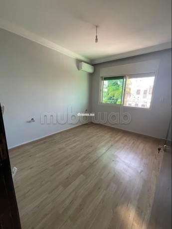 location-villa-de-haut-standing-a-riyad-surface-de-200-m2-terrasse-et-jardin-big-12