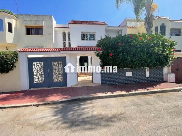location-villa-de-haut-standing-a-riyad-surface-de-200-m2-terrasse-et-jardin-big-4