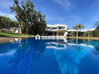 magnifique-villa-a-vendre-a-souissi-7-pieces-confortables