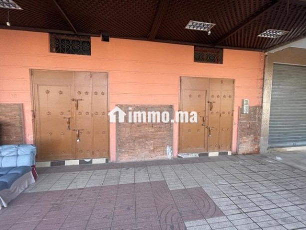 magasin-de-4747-m2-big-0
