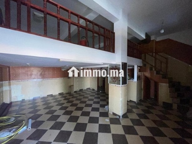 magasin-de-4747-m2-big-2