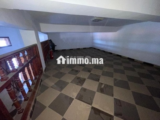 magasin-de-4747-m2-big-3