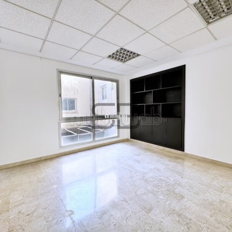 bureau-idealement-place-a-lachat-big-3