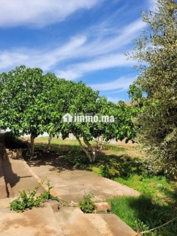 tres-belle-ferme-de-10000-m2-titree-arboree-fleurie-big-0