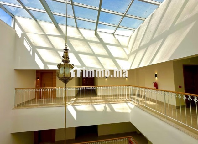 appartement-meuble-de-luxe-avec-balcon-a-louer-big-2