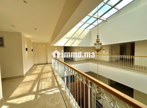 appartement-meuble-de-luxe-avec-balcon-a-louer-big-3
