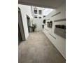location-dun-appartement-a-les-princesses-2-pieces-service-de-concierge-et-climatisation-small-0