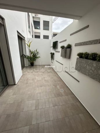 location-dun-appartement-a-les-princesses-2-pieces-service-de-concierge-et-climatisation-big-0