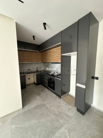 location-dun-appartement-a-les-princesses-2-pieces-service-de-concierge-et-climatisation-big-5