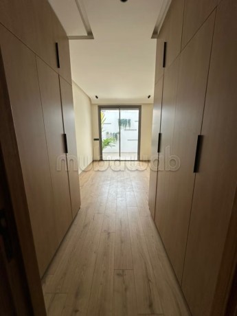 location-dun-appartement-a-les-princesses-2-pieces-service-de-concierge-et-climatisation-big-6
