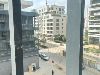 location-de-bureau-a-casablanca-finance-city-surface-totale-73-m2-places-de-stationnement-et-jardin