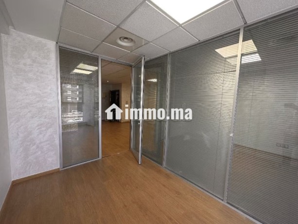 bureaux-a-louer-a-maarif-surface-de-60-m2-fenetres-avec-double-vitrage-et-porte-blindee-big-1