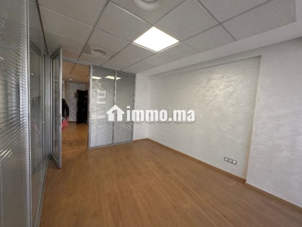 bureaux-a-louer-a-maarif-surface-de-60-m2-fenetres-avec-double-vitrage-et-porte-blindee-big-3