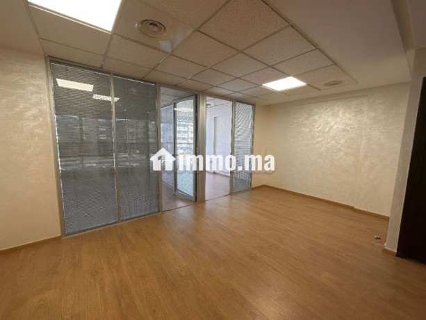 bureaux-a-louer-a-maarif-surface-de-60-m2-fenetres-avec-double-vitrage-et-porte-blindee-big-7