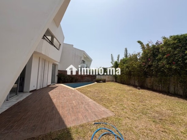 villa-a-la-location-vide-a-bouskoura-25000dh-big-2