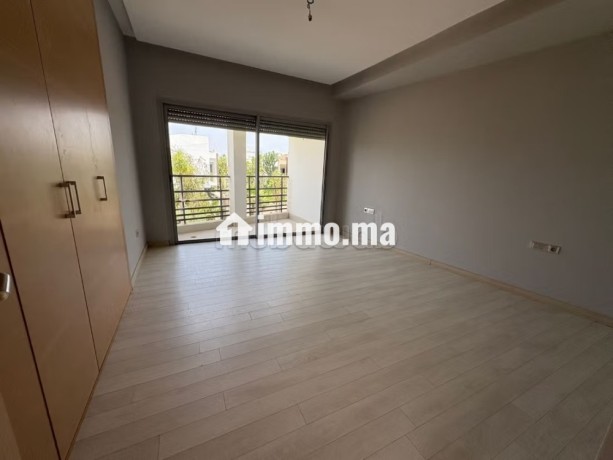 villa-a-la-location-vide-a-bouskoura-25000dh-big-6
