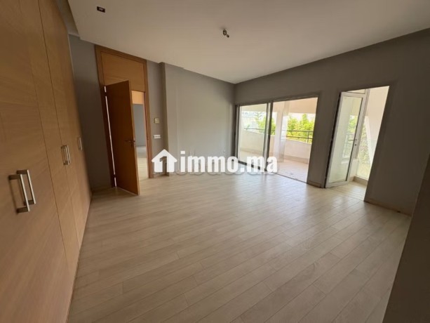 villa-a-la-location-vide-a-bouskoura-25000dh-big-7