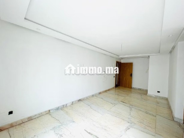 location-appartement-vide-oasis-terrasse-big-1