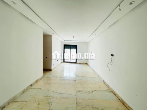location-appartement-vide-oasis-terrasse-big-2