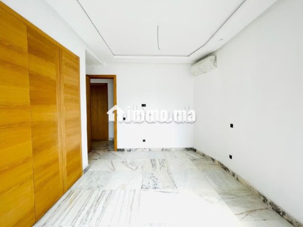 location-appartement-vide-oasis-terrasse-big-4
