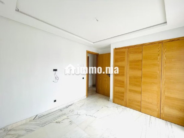 location-appartement-vide-oasis-terrasse-big-8