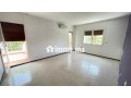 location-de-bureaux-en-hassan-centre-ville-superficie-700-m2-double-vitrage-et-porte-blindee-small-4