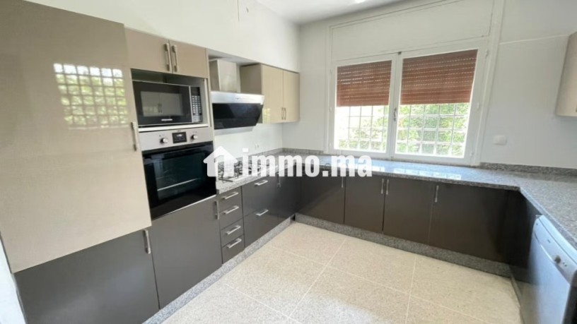location-de-bureaux-en-hassan-centre-ville-superficie-700-m2-double-vitrage-et-porte-blindee-big-2
