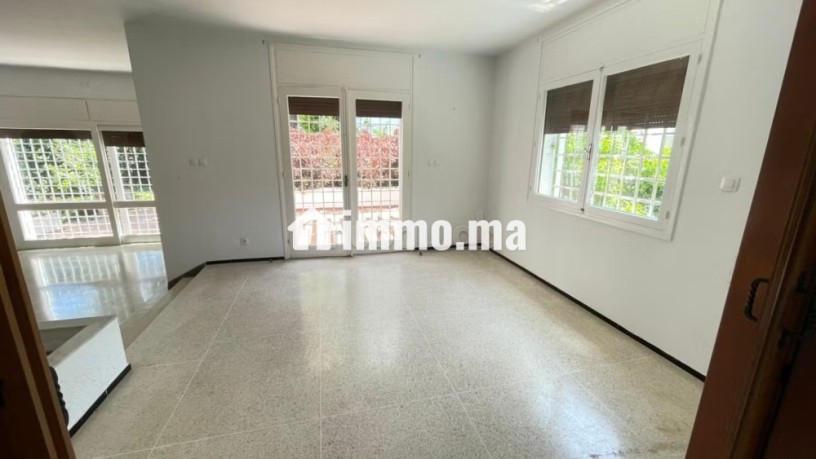 location-de-bureaux-en-hassan-centre-ville-superficie-700-m2-double-vitrage-et-porte-blindee-big-6