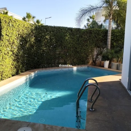 villa-de-luxe-a-louer-a-riyad-3-grandes-pieces-bien-meuble-big-0