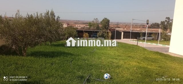hectare-dans-la-zone-urbaine-cafe-et-terrain-de-football-autorises-big-0