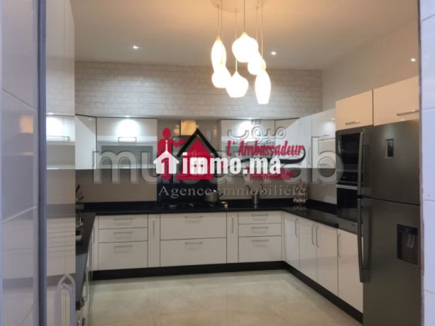 villa-de-728-m2-a-residence-fermee-a-californie-big-2