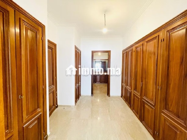 location-appartement-vide-racine-terrasse-big-1