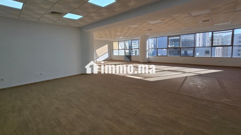 plateau-bureau-immeuble-tres-haut-standing-big-2